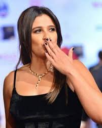 وفاجأت الفنانة ياسمين عبد العزيز، متابعيها بصورة لها وهي تبدو بملامح رجل ذو شارب وذقن وشعر قصير، وهو ما سبب دهشة وصدمة لمتابعيها تبعت ذلك بسخرية منهم. ÙŠØ§Ø³Ù…ÙŠÙ† Ø¹Ø¨Ø¯ Ø§Ù„Ø¹Ø²ÙŠØ² Ø£Ù†Ù‡Øª Ø®Ù„Ø§ÙÙ‡Ø§ Ù…Ø¹ ØªØ§Ù…Ø± Ø­Ø³Ù†ÙŠ ÙˆÙ…Ø§ Ø¹Ù„Ø§Ù‚Ø© Ø±ÙŠÙ‡Ø§Ù… Ø­Ø¬Ø§Ø¬ Ø¨Ø·Ù„Ø§Ù‚Ù‡Ø§ Ù…Ù† Ù…Ø­Ù…Ø¯ Ø­Ù„Ø§ÙˆØ©