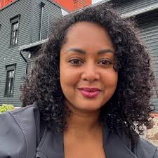 Hi everyone, my wife and I are searching a EMT babysitter starting from  September in Rome. We have 3 kids (10, 8 and 3), they already speak  English. Please let us know