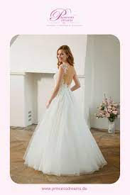 Maybe you would like to learn more about one of these? Brautkleid A Linie Mit Tattoospitze Und Tull Dieses A Linie Brautkleid Von Amelie Brautmode Hat Einen Ruckenausschnitt A Brautkleid Kleider Hochzeit Brautmode