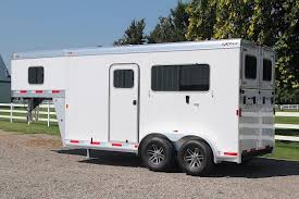 Larger models typically have a gooseneck, which offers greater towing capacity. American Trailer Europe 7200 St