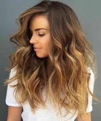 Mais la tendance étant au naturel le blond caramel tout. Coloration De Cheveux Les Tendances Balayage Blond A Adopter En 2020