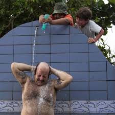 Em cena exclusiva de os farofeiros para o r7, danielle winits cai em uma piscina de água nojenta e transforma comédia em filme de terror. Quer Saber Os Farofeiros Ou O Conto Do Vigario Da Casa Alugada Na Praia
