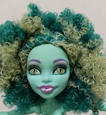 👋Hi this is my first time posting and also my first time owning a textured  hair doll, I want to know how do i wash her hair? She also has some melted