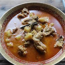 Tak lama lagi nak puasa, bolehlah cuba. Roti Jala Dan Kari Ayam Nana Ain