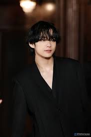 dispatch x naver dicon x bts | v. 15 Photos And Gifs Of Bts Taehyung S Collarbones That Will Leave You Breathless Kpop Chingu