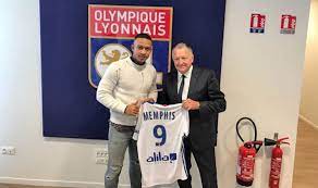 Depay trained with united for the first time on monday and pictures show the. Pictured Memphis Depay Will Wear This Number For Lyon After Manchester United Transfer Football Sport Express Co Uk