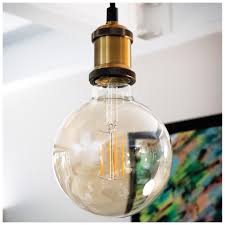 Le verre transparent diffuse une lumière chaude et décorative. Led Globe Vintage Bulb With Standard E27 Base 3 8w Consumption