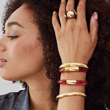 We design and make rings that will make you feel happy! Our focus is