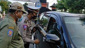 Sebanyak 4 lowongan kerja staf purbalingga dan yang berhubungan dengan loker staf, rekrutmen staf, peluang kerja staf, peluang berkarir staf, pekerjaan staf di loker.my.id. Larangan Mudik Polres Purbalingga Lakukan Penyekatan Dan Pemeriksaan Kendaraan Di Setiap Perbatasan Tribun Jateng