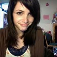 Evelyn Estes's Instagram, Twitter & Facebook