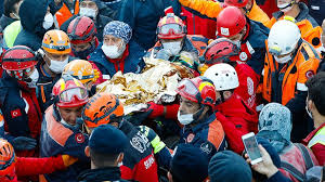 İzmir'de cuma günü meydana gelen deprem ege ve marmara bölgesinde hissedildi. Elif Bebegin Kurtulus Anini Paramedik Unsel Anlatti Bizim Icin Gercekten Mucizeydi