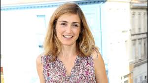 Julie gayet with leather shoulder bag. Julie Gayet No Mask No Distancing Her Last Photo Will Make People Talk World Today News