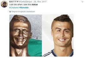 146 ronaldo statue premium high res photos. Verhunzte Ronaldo Statue Jetzt Mit Neuem Gesicht Kurier At