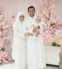 Majlis nikah fizo omar dan mawar fareeda telah berlngsung di rumah pengantin perempuan di country height kajang selangor. Fizo Omar Dan Mawar Karim Sah Cerai Talak Satu