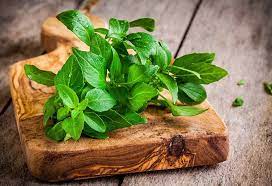 12 Healthy Foods To Eat To Induce Labour Naturally