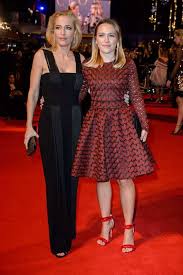 Gillian has three children, daughter piper and sons oscar and felix. Gillian Anderson And Her Daughter Piper Imgur Gillian Anderson Pretty Celebrities David And Gillian