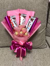 Ini paket yang cukup laris bagi pasangan yang merayakan hari jadi yang bersifat romantis. Chocolate Bouquet Gardening Flowers Bouquets On Carousell