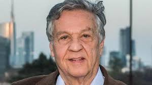 From wikimedia commons, the free media repository. Pozzetto Festeggia 80 Anni E Diventa Papa Di Sgarbi Magari A Casa E Diverso Corriere Etneo