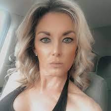 Amanda Suhay's Instagram, Twitter & Facebook