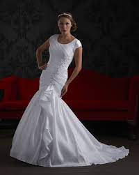 Up next we have a midi gown, perfect for registry office weddings or simply brides who want to show off their shoes! China Mermaid Taffeta Short Sleeve Bridal Dress Lace Up Back For Wedding Fashion Wedding Dress China Wedding Dress 2020 And Bridal Gown 2020 Price