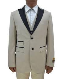 Side vents have been cut into the material to increase comfort and mobility. Ticket Pocket Vested 3 Pieces Tan Two Button Peak Lapel Tux