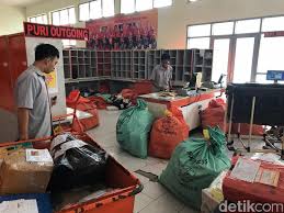Pos indonesia memberikan layanan produk jasa keuangan, serta pengantaran surat dan paket. Cara Cek Resi Pt Pos Indonesia Dengan Mudah