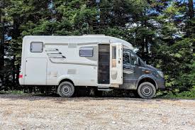 Though the mercedes brand does not specifically produce its own rv, their chassis model is used throughout the industry by popular names in luxury rvs and the mercedes logo on an rv is synonymous with quality. Offroad Wohnmobil Gelandegangige 4x4 Camper Campofant