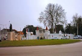 Muchos de los que conozcáis portugal supongo que conoceréis esta pequeña ciudad dentro de coimbra. Portugal Dos Pequenitos Wikipedia