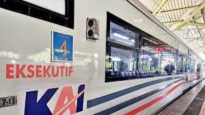 Logo ini menggunakan warna oranye berupa gambar mirip dengan angka 2, dengan kemiringan 70 derajat, menggunakan warna dasar putih yang menampakkan bagian depan kereta api kecepatan tinggi. Aturan Terbaru Naik Kereta Api Mulai 1 April 2021 Lifestyle Liputan6 Com
