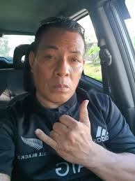 Alex, Azariah mo John Alick i stap long difficul situasen; Amos Tim Maneja  blong Vanuatu nasional men's team, George Amos i talem se trifala pleias.  Alex Saniel mo Azariah Soromon long Fiji