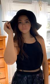 Vicky Lynch (@vlynch28)