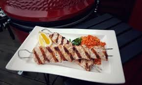 Souvlaki Selber Machen Rezept Und Anleitung Fur Die Leckeren Griechischen Fleischspiesse Vom Grill Lecker Rezepte Griechisches Essen