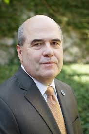 We the People: An Introduction to American Politics (Full Ninth Edition  (with policy chapters)) [Paperback] [with policy chapters] Full Ninth  Edition (with policy chapters) Ed. Benjamin Ginsberg, Theodore J. Lowi,  Margaret Weir,