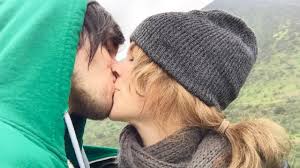 Cantante de genero urbano puertorriqueño, conocido por su nombre artístico lunay, en la actualidad ha trabajado con exponentes del género como ozuna y anuel aa; Ella Es La Novia Del Youtuber German Garmendia Tele 13