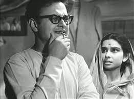 Anil Chatterjee and Madhabi Mukherjee in Mahanagar