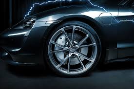 The first gen panamera was only 1cm longer at 497cm. Techart For The Taycan Models