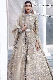I M Loving This Beautiful Embroidered Silver White Couture Anarkali This Would Be Stunning Pakistani Bridal Dresses Asian Bridal Dresses Desi Wedding Dresses