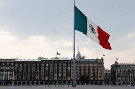 Existen divergencias sobre el significado de izar la bandera al revés: Colocan Bandera Al Reves En San Jeronimo Usuarios Reportan En Redes Y La Voltean Infobae
