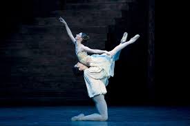 lauren cuthbertson as juliet and federico bonelli as romeo c roh bill cooper 2012 royal ballet romeo and juliet paris opera ballet