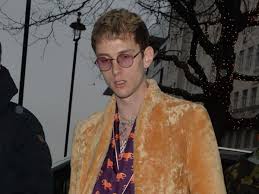 Colson baker (born richard colson baker; Machine Gun Kelly Pokes Fun At Eminem S Age On Stage Music Celebretainment Com
