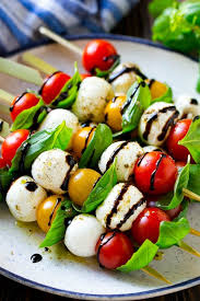 These Caprese Skewers Combine Tomatoes With Basil Mozzarella Olive Oil And Balsamic For An Appetizer Tha Vegetarian Bbq Caprese Skewers Impressive Appetizers