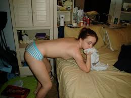 Horny girl posing and masturbating | MOTHERLESS.COM ™