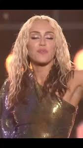 David Byrne and Miley Cyrus singing Let’s Dance. DavidBowie