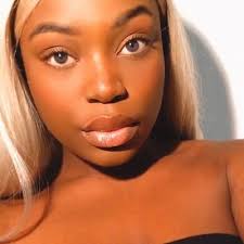 Nora Putman (NoraPutman@)