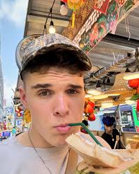 Lewis (@lewislefou) • Instagram photos and videos