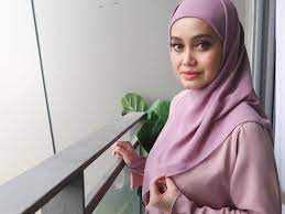 Listen to saleh ig | explore the largest community of artists, bands, podcasters and creators of music & audio. Intan Saleh Writes Cryptic Post After Meeting With Izreen Azminda