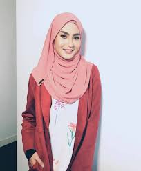 To cure his wounds, pok ya is married to his friend's son, but his new wife is not as soft as siti. Pok Ya Cong Codei Siti Di Hati Home Facebook