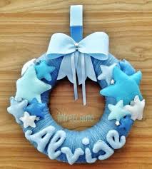 Nuovi Bimbi Nuove Idee Per La Nascita Di Alvise Volevo Fare Un Regalo Speciale E Cosi Mi Sono Cimentata Nel Mio Primo Fiocc Hanukkah Wreath Hanukkah Wreaths