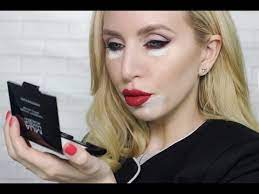 Setting powder is used to help set foundation, control shine, and smooth out blemishes and fine lines. How To Use Loose And Pressed Translucent Setting Powder Youtube
