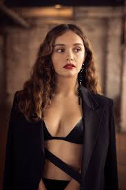 Olivia Cooke - Free pics, galleries & more at Babepedia
